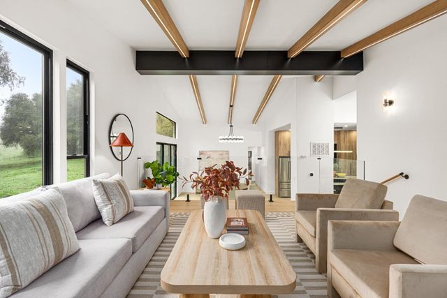 7801 Law Ln, Loomis, CA 95650