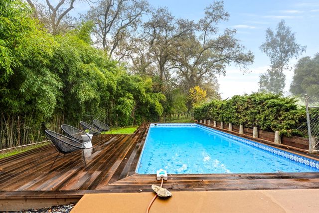 7801 Law Ln, Loomis, CA 95650