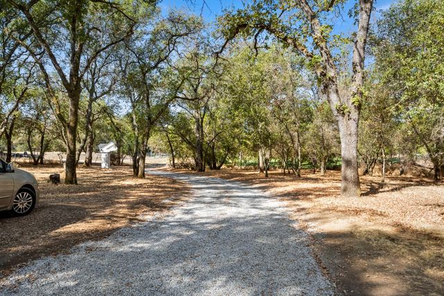 7801 Law Ln, Loomis, CA 95650