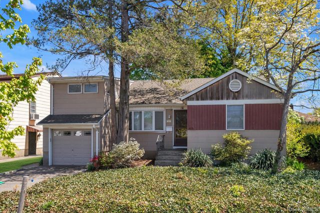 36 Barrington Street, Westbury, NY 11590