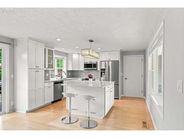 12584 Se VERNIE Ave, Milwaukie, OR 97222