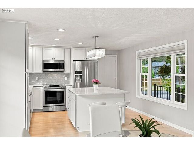 12584 Se VERNIE Ave, Milwaukie, OR 97222