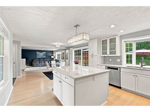 12584 Se VERNIE Ave, Milwaukie, OR 97222