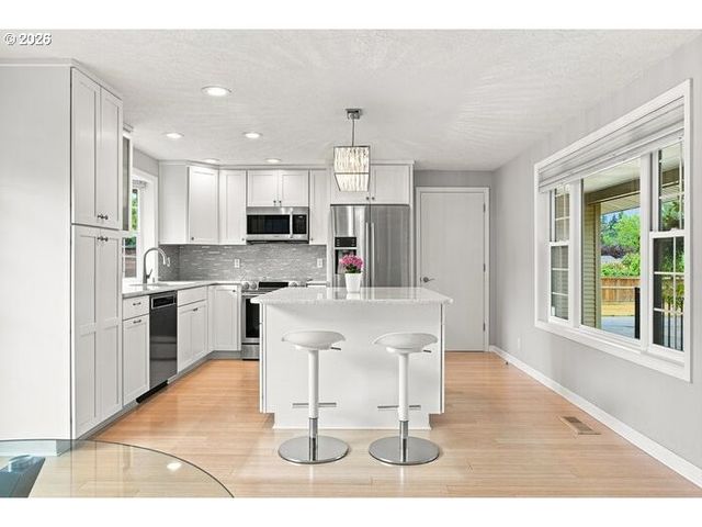 12584 Se VERNIE Ave, Milwaukie, OR 97222