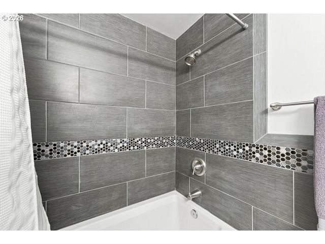 12584 Se VERNIE Ave, Milwaukie, OR 97222