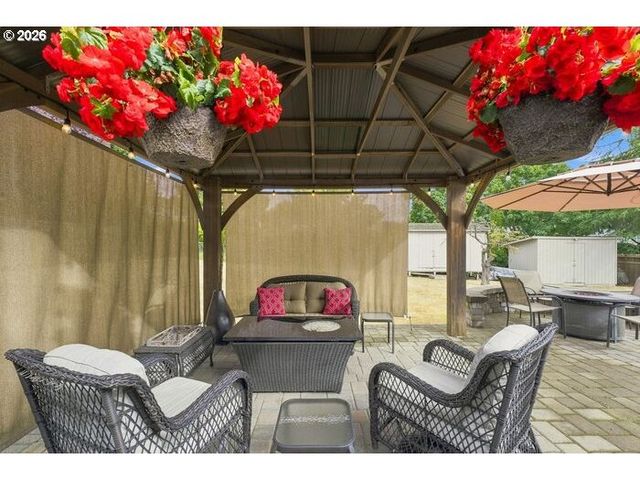 12584 Se VERNIE Ave, Milwaukie, OR 97222