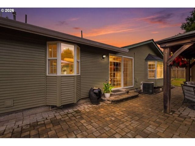 12584 Se VERNIE Ave, Milwaukie, OR 97222
