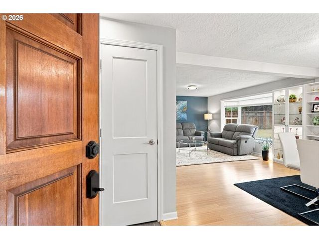 12584 Se VERNIE Ave, Milwaukie, OR 97222