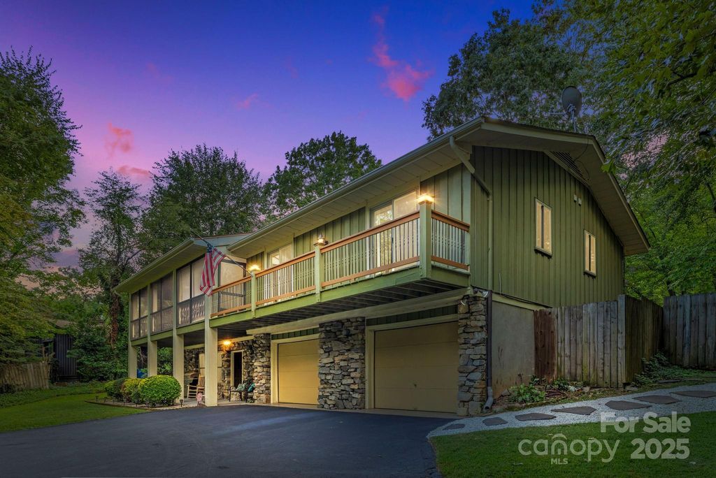 3017 Chestnut Tree Road, Hendersonville, NC 28792