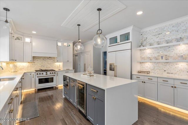 6 Tricorne Court, Holmdel, NJ 07733