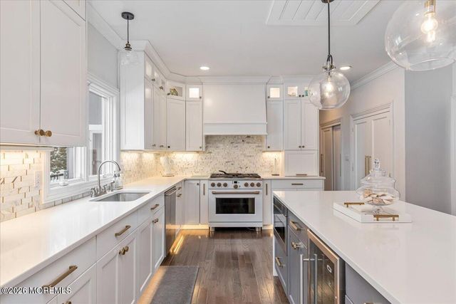 6 Tricorne Court, Holmdel, NJ 07733