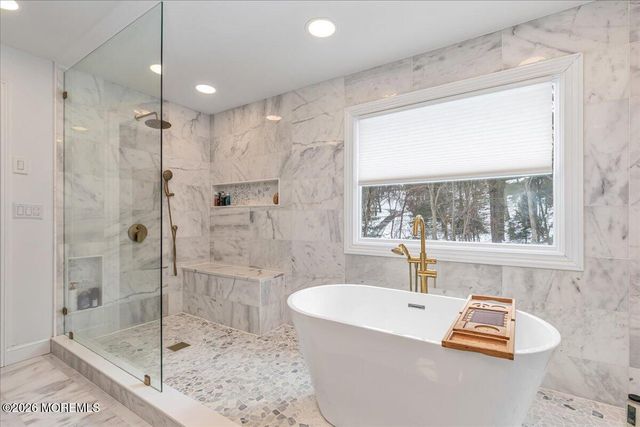 6 Tricorne Court, Holmdel, NJ 07733