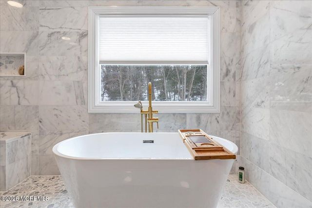 6 Tricorne Court, Holmdel, NJ 07733