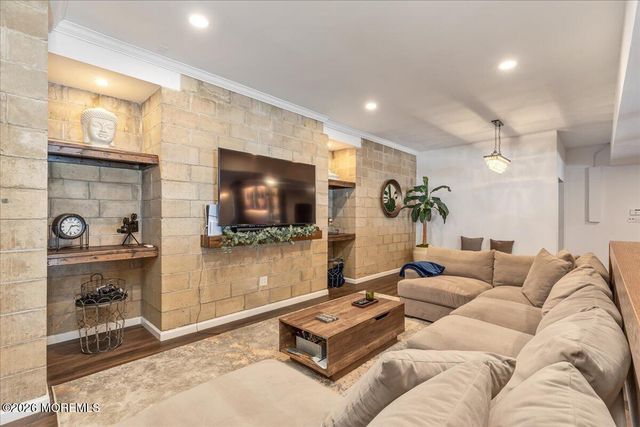 6 Tricorne Court, Holmdel, NJ 07733