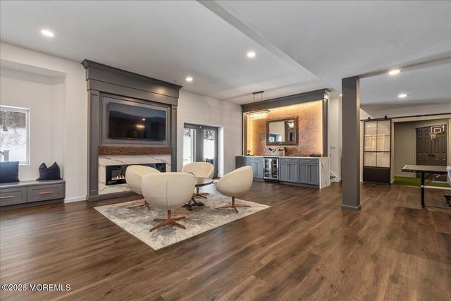 6 Tricorne Court, Holmdel, NJ 07733