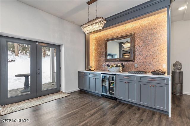 6 Tricorne Court, Holmdel, NJ 07733