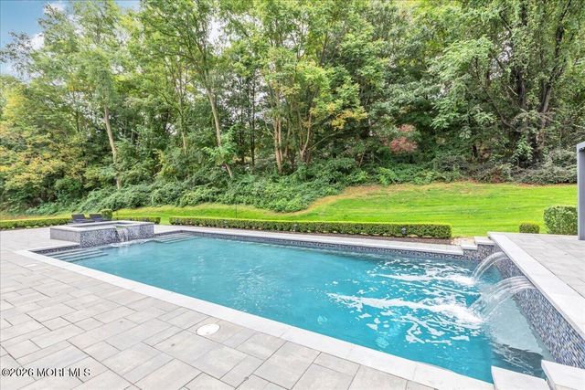 6 Tricorne Court, Holmdel, NJ 07733