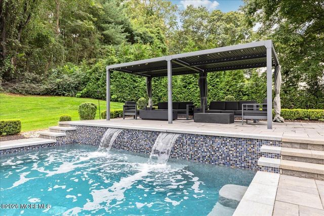 6 Tricorne Court, Holmdel, NJ 07733