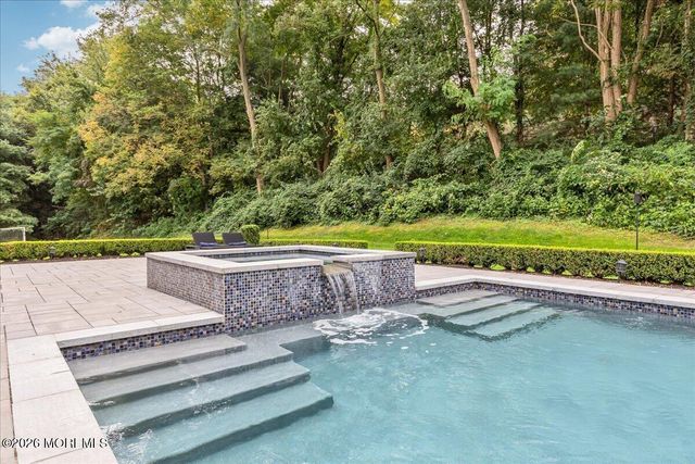 6 Tricorne Court, Holmdel, NJ 07733