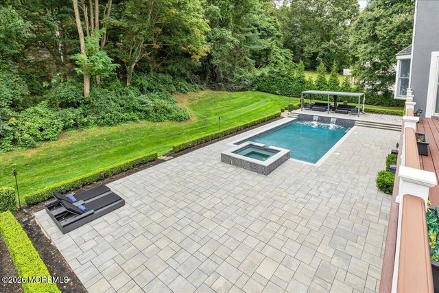 6 Tricorne Court, Holmdel, NJ 07733