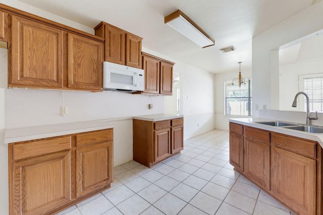 201 River Lake DR, Kingsland, TX 78639