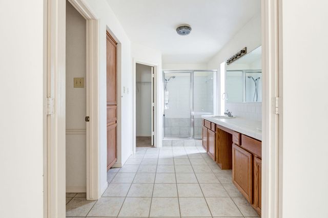201 River Lake DR, Kingsland, TX 78639