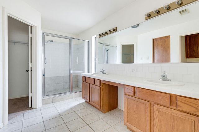 201 River Lake DR, Kingsland, TX 78639