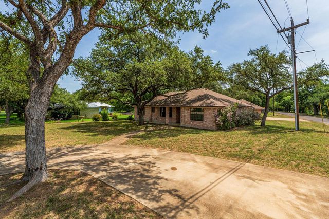 201 River Lake DR, Kingsland, TX 78639