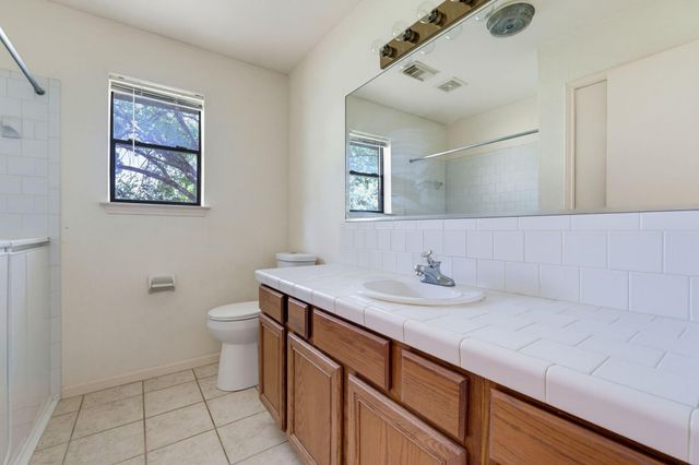 201 River Lake DR, Kingsland, TX 78639