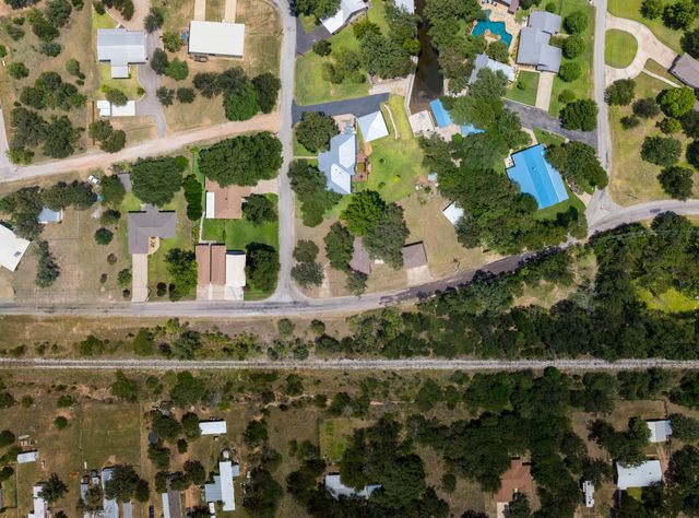 201 River Lake DR, Kingsland, TX 78639