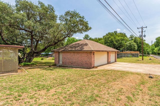 201 River Lake DR, Kingsland, TX 78639