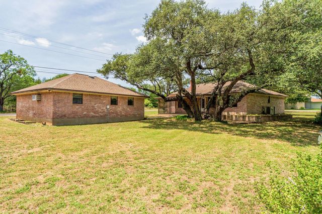 201 River Lake DR, Kingsland, TX 78639