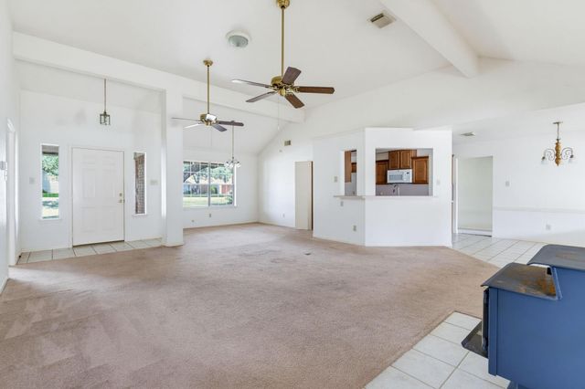 201 River Lake DR, Kingsland, TX 78639