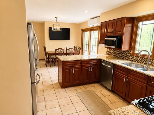 19 West Street, Middle Island, NY 11953