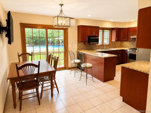 19 West Street, Middle Island, NY 11953