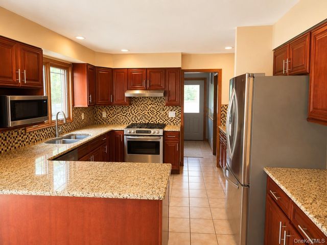 19 West Street, Middle Island, NY 11953