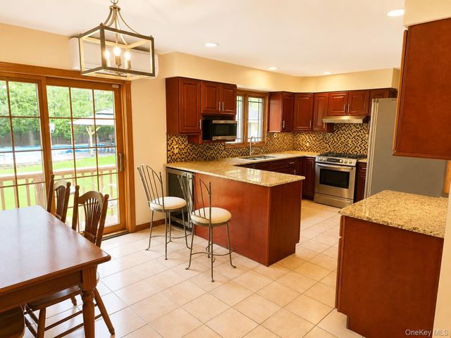19 West Street, Middle Island, NY 11953