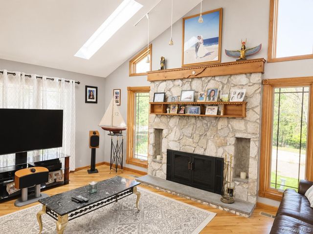 19 West Street, Middle Island, NY 11953