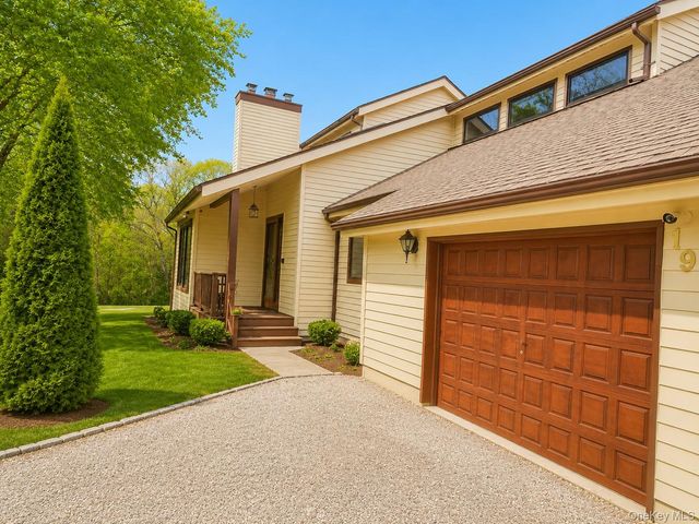19 West Street, Middle Island, NY 11953