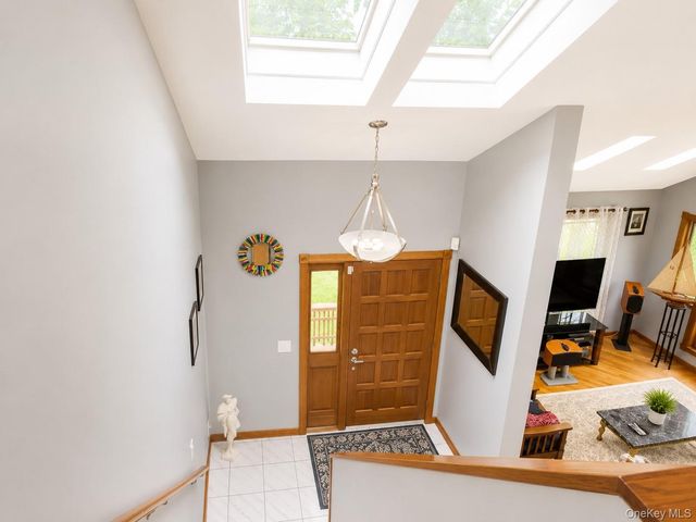 19 West Street, Middle Island, NY 11953