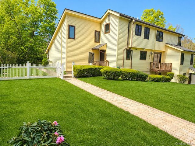 19 West Street, Middle Island, NY 11953