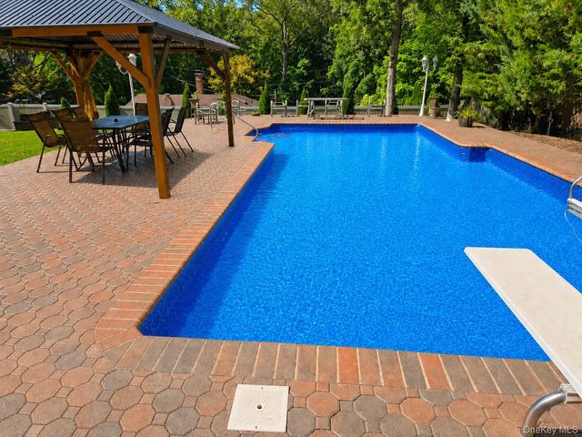 19 West Street, Middle Island, NY 11953