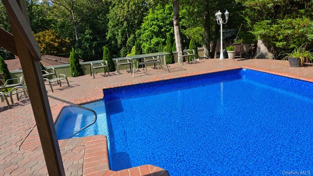 19 West Street, Middle Island, NY 11953