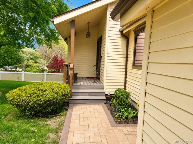 19 West Street, Middle Island, NY 11953