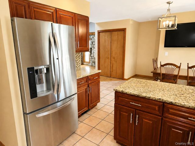 19 West Street, Middle Island, NY 11953