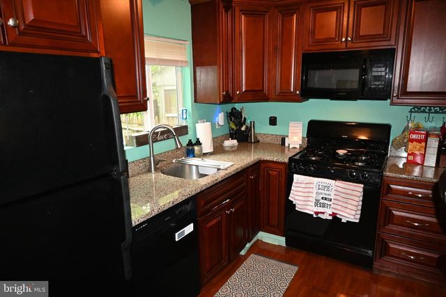 209 W MARKET ST, Perkasie, PA 18944