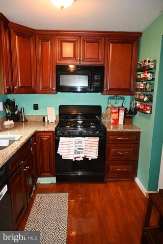 209 W MARKET ST, Perkasie, PA 18944