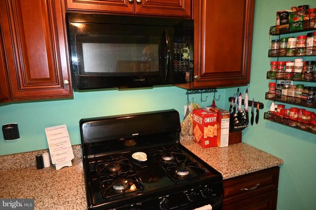 209 W MARKET ST, Perkasie, PA 18944