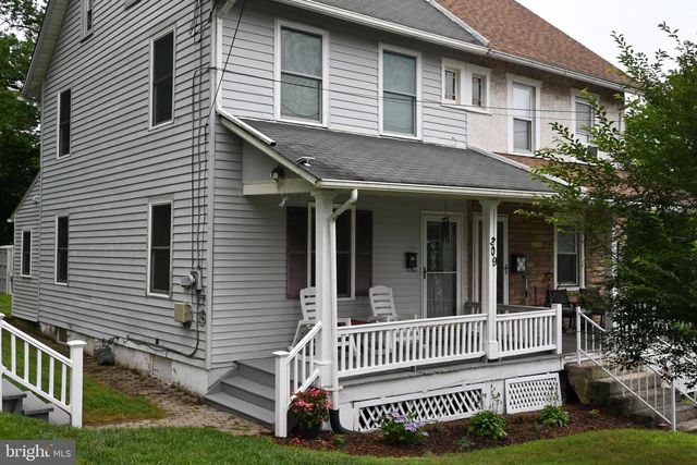 209 W MARKET ST, Perkasie, PA 18944