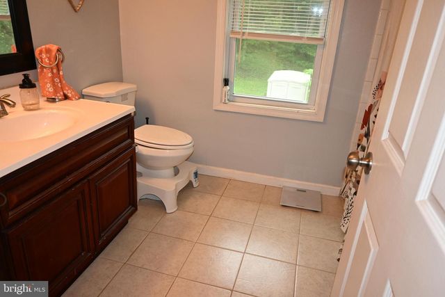 209 W MARKET ST, Perkasie, PA 18944